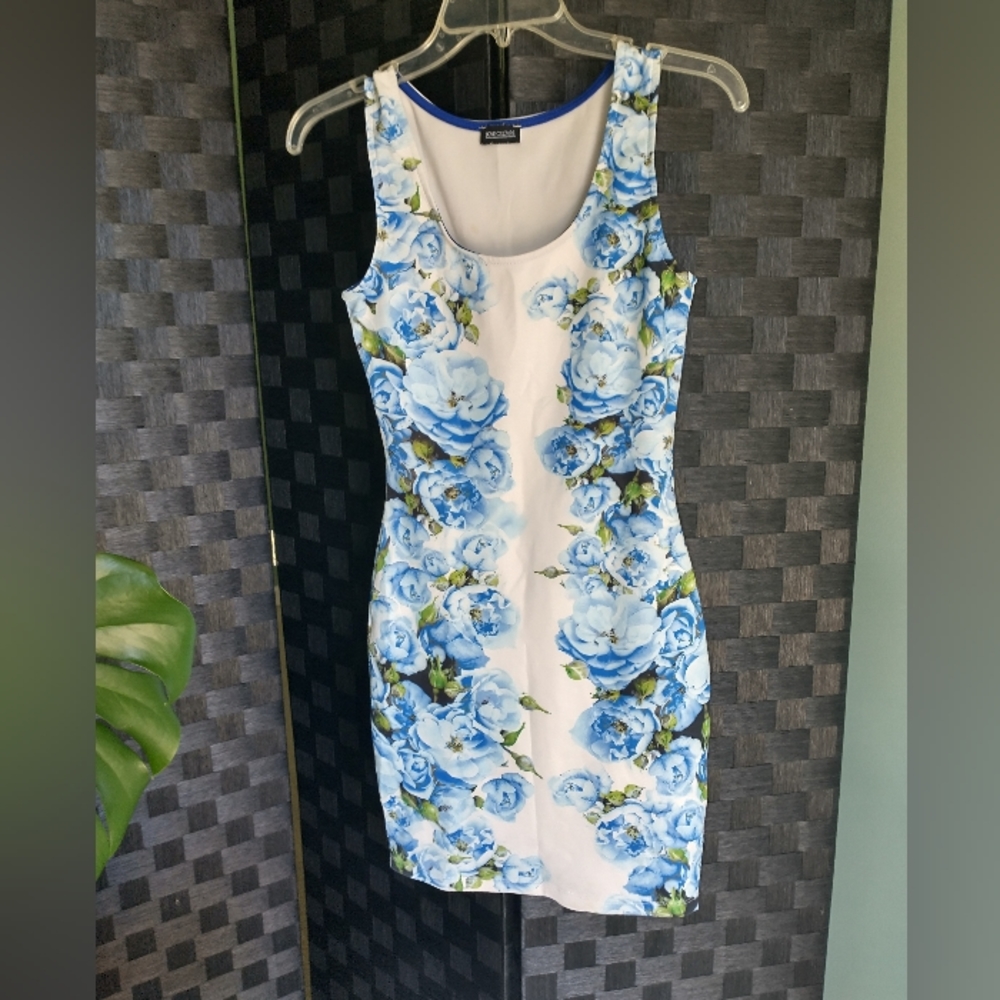 Women's love culture blue and white rose printed sleeveless midi dress - Picture 5 of 7